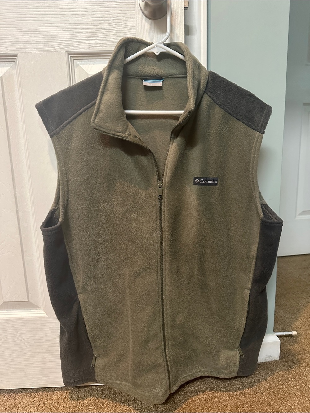Columbia Men's Olive Green and Charcoal Fleece Vest